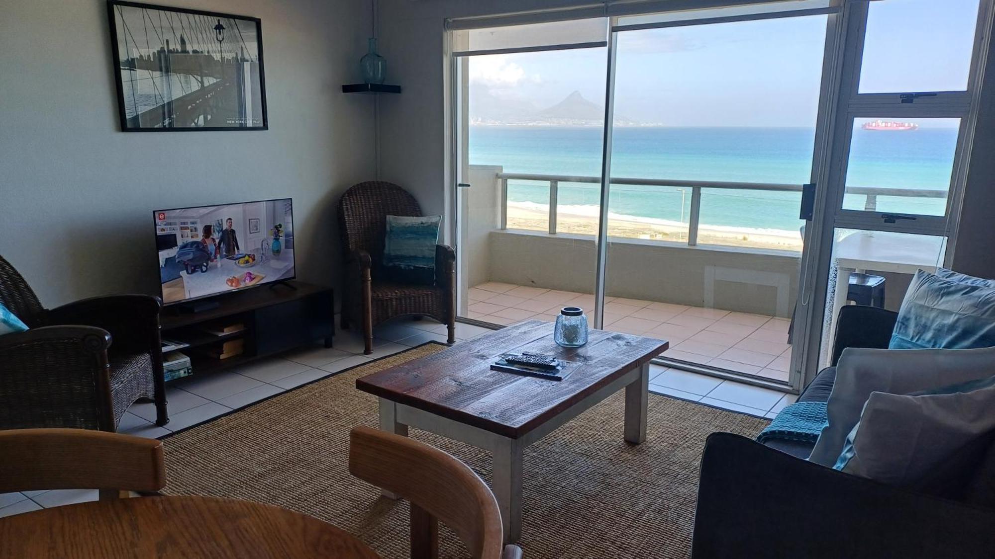 Cape Town Beachfront Accommodation In Blouberg Bloubergstrand Exterior photo